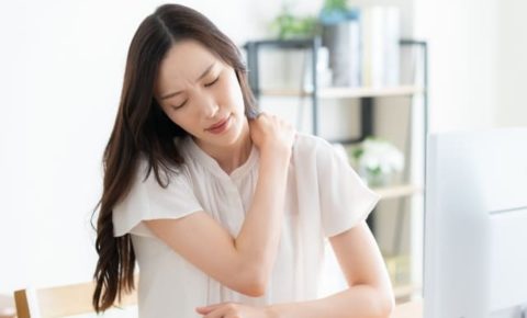 肩こり解消はピラティスで！自宅で始めるストレスフリーエクササイズ